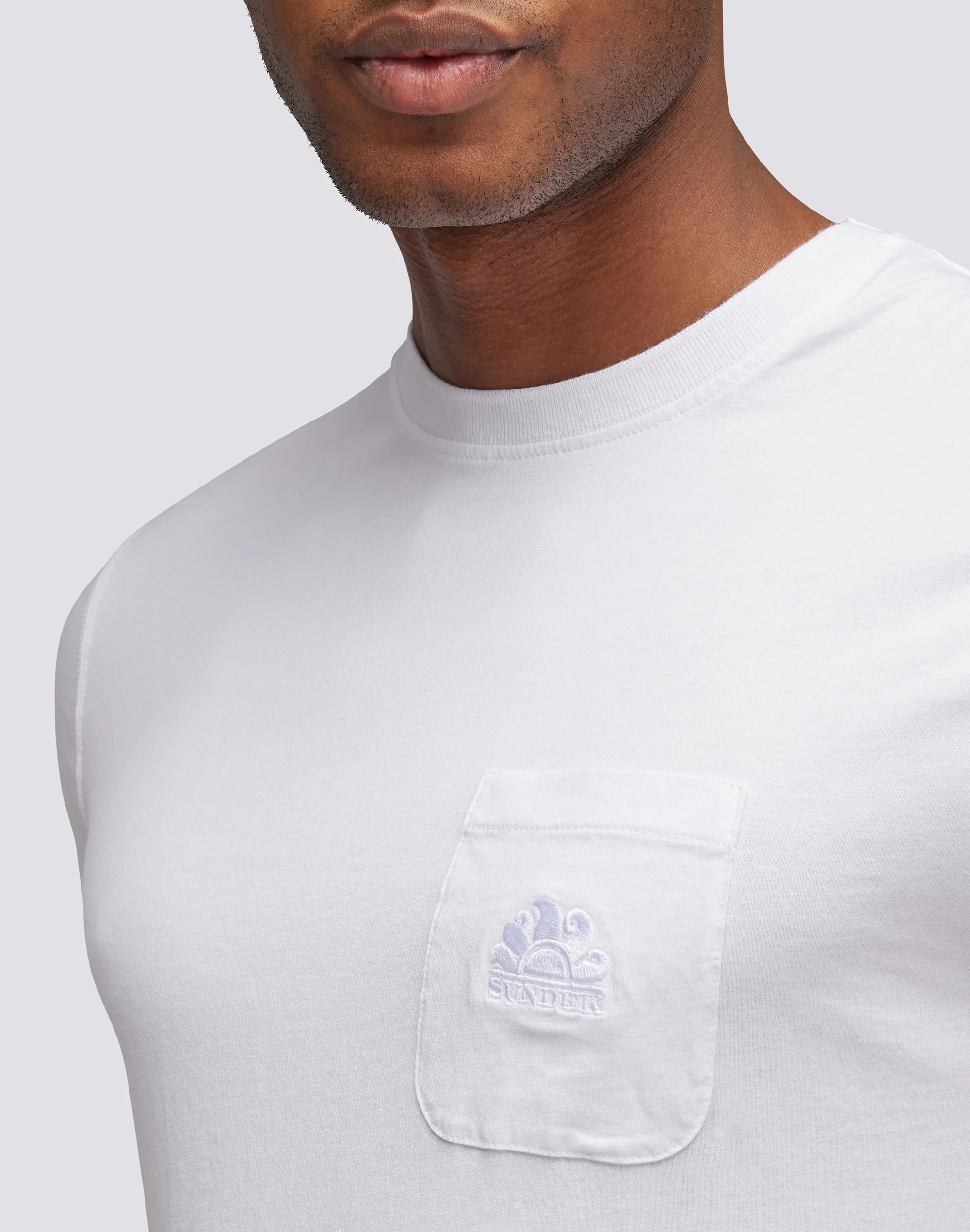 T-SHIRT FINN GIROCOLLO CON TASCHINO - Image 4